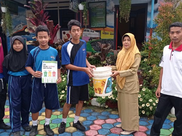 Kampanye Bank Sampah di Lingkungan Sekitar Sekolah