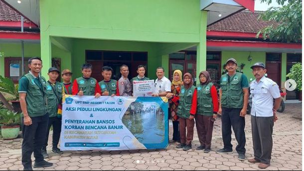 Penyaluran Bantuan Kepada Korban Banjir Kabupaten Blitar – UPT SMPN 1 Talun