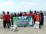 Bersih Sampah di Pantai Tambak Rejo